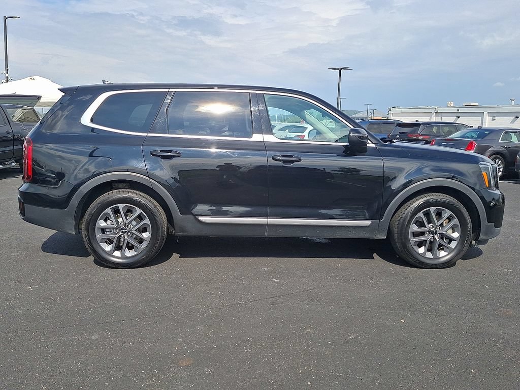 Used 2023 Kia Telluride LX AWD/4WD image 7