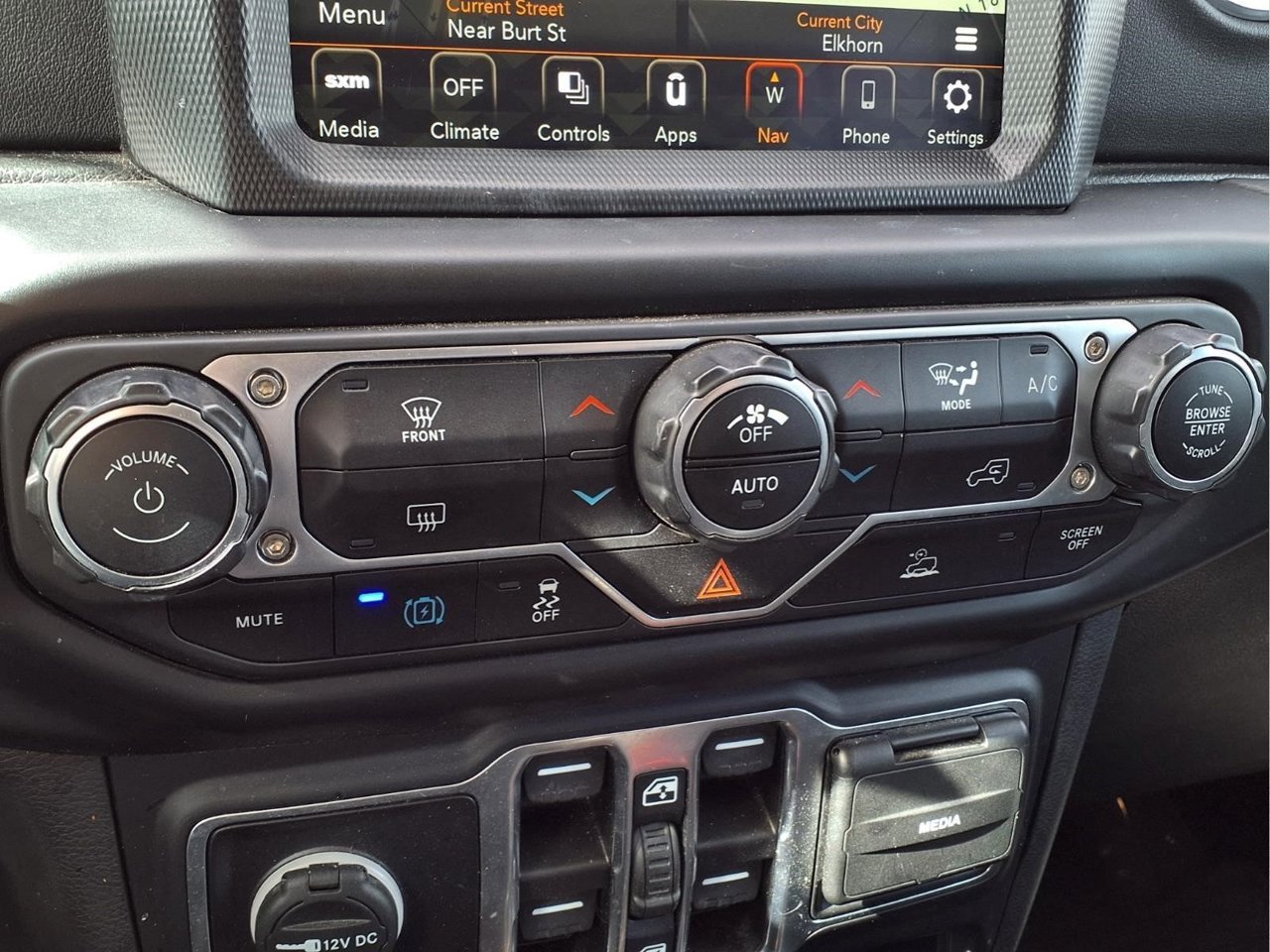 Used 2022 Jeep Wrangler Unlimited Sahara AWD/4WD image 17