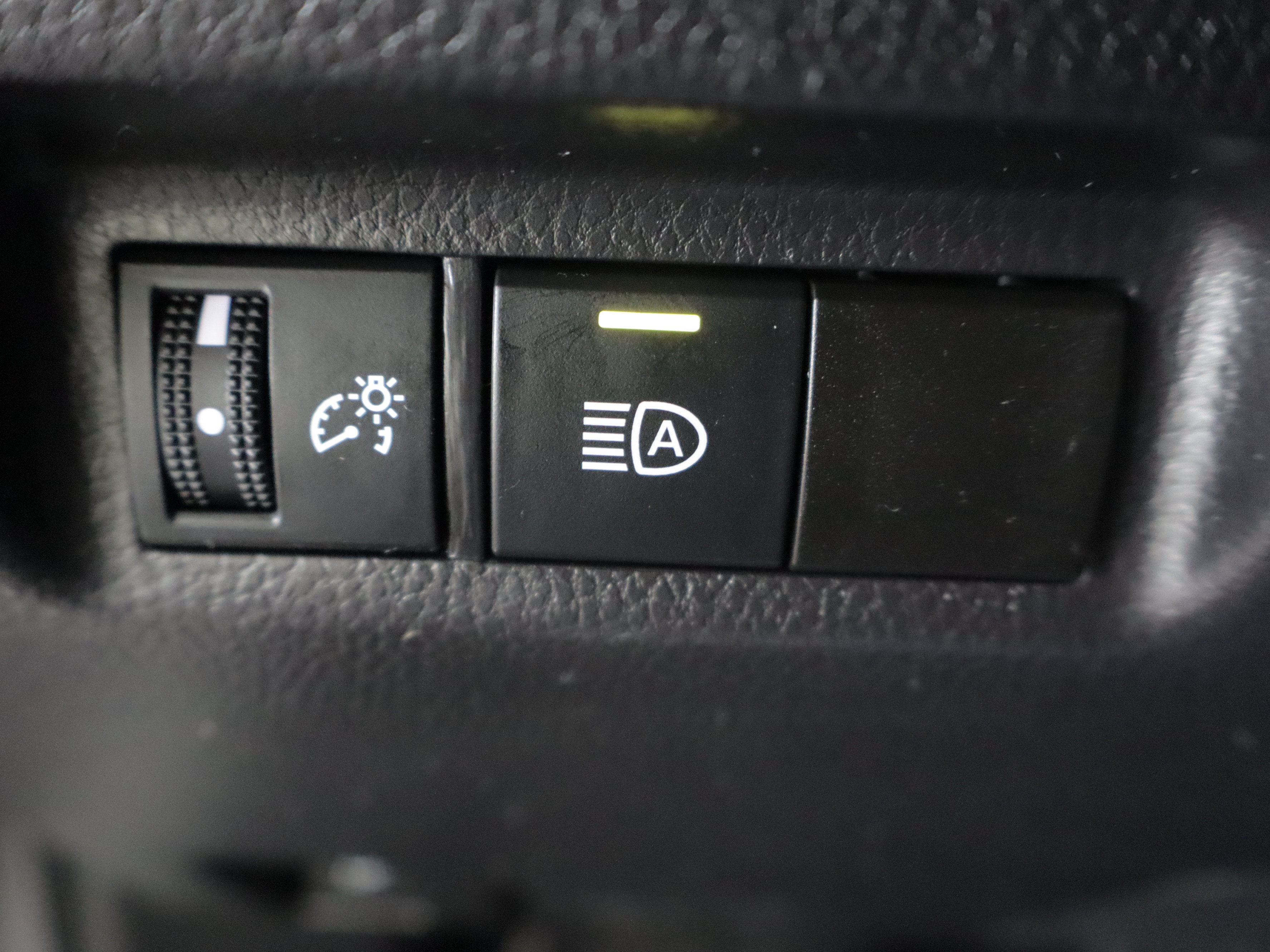Used 2025 Toyota RAV4 XLE AWD/4WD image 18