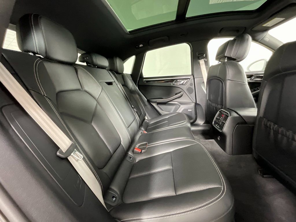 Used 2022 Porsche Macan AWD/4WD image 23