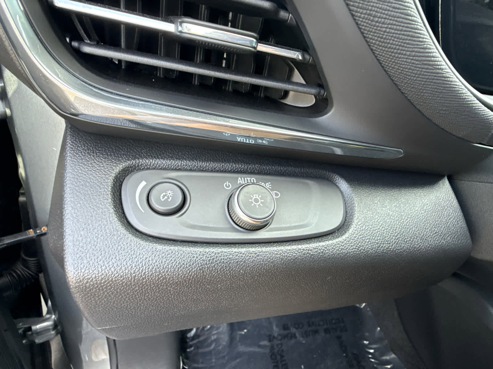 Used 2025 Buick Envista Sport Touring w/ Convenience I Package FWD image 31