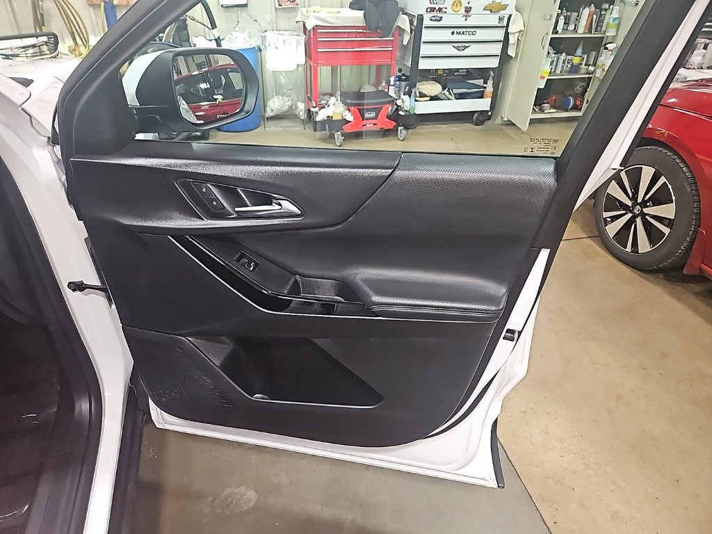 Used 2025 Chevrolet Equinox LT image 32