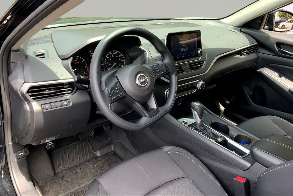 Used 2025 Nissan Altima 2.5 S image 12