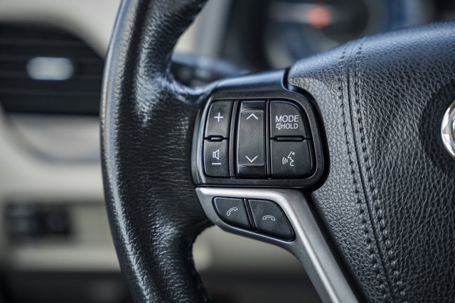 Used 2020 Toyota Sienna XLE image 29