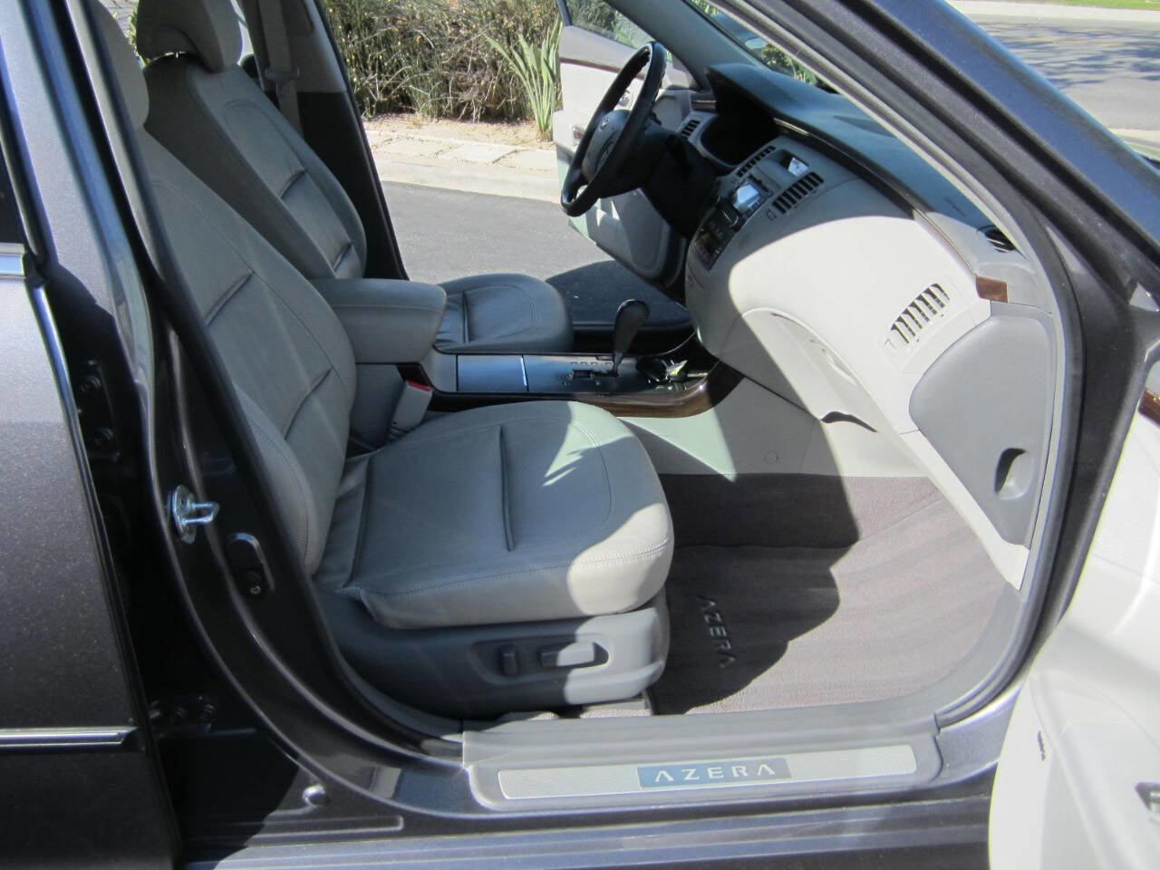 Used 2011 Hyundai Azera Limited FWD image 20