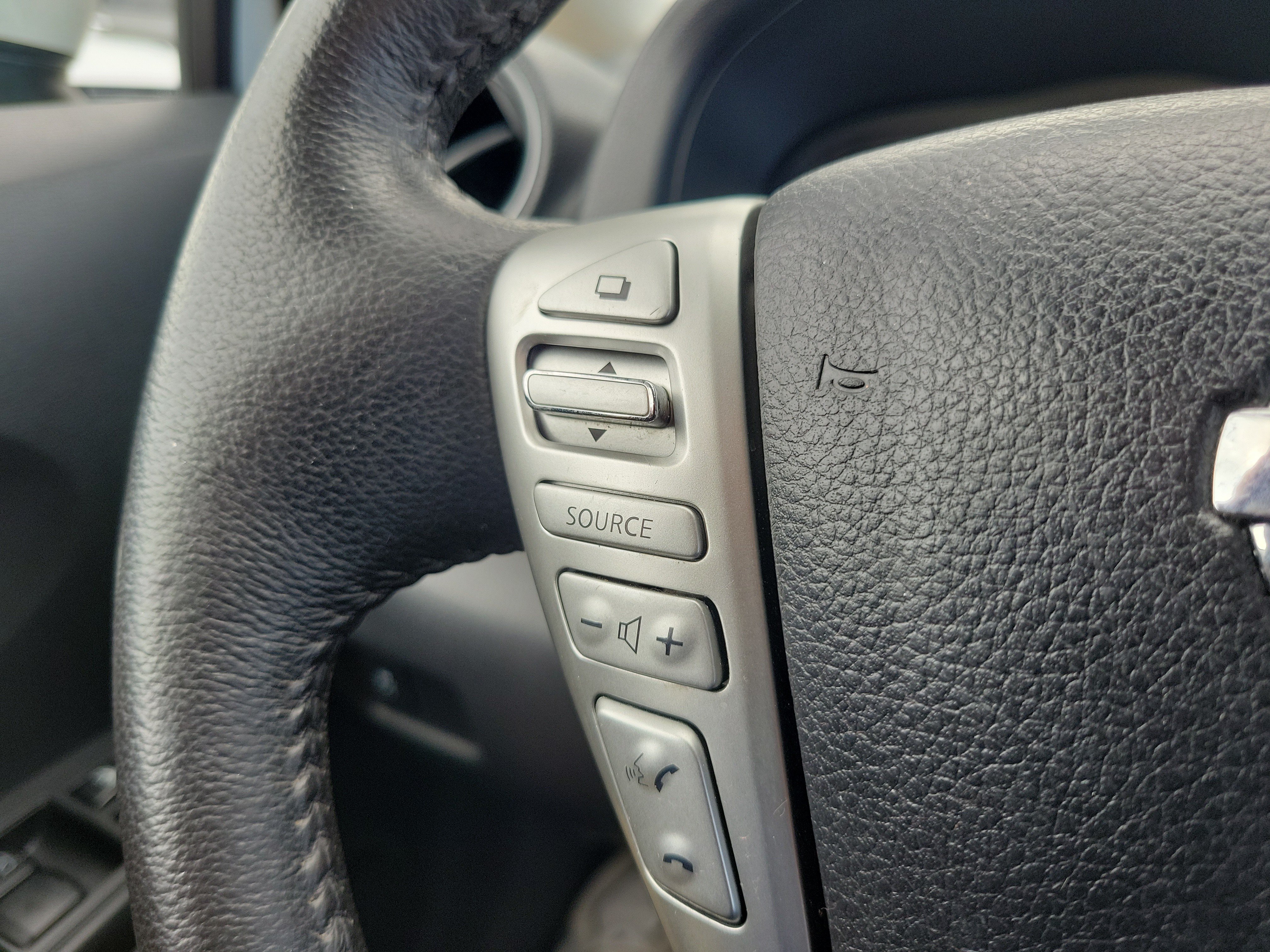 Used 2016 Nissan Versa Note SV FWD image 17
