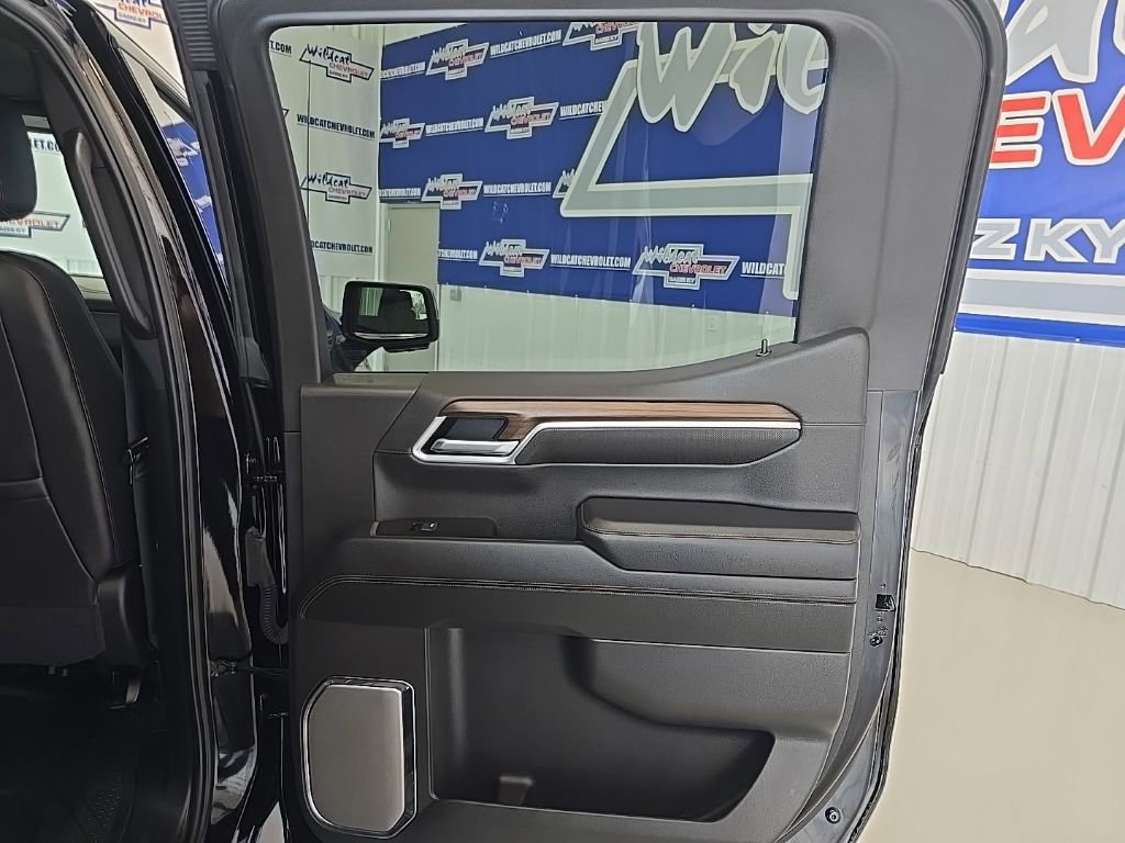 Used 2025 Chevrolet Silverado 1500 High Country AWD/4WD image 22