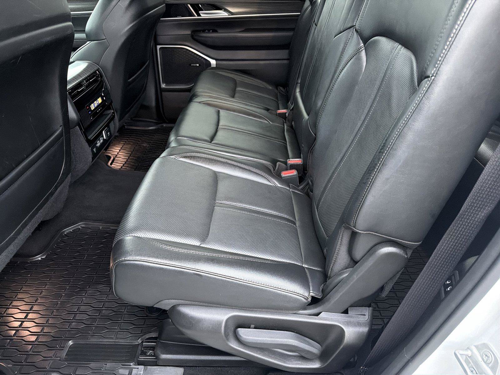 Used 2024 Jeep Wagoneer Series II w/ Flexible Seating Group RWD image 20
