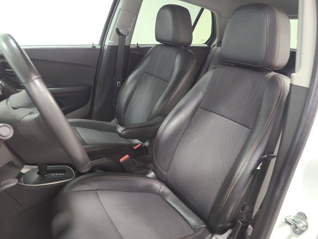 Used 2019 Chevrolet Trax LT w/ LT Convenience Package FWD image 16