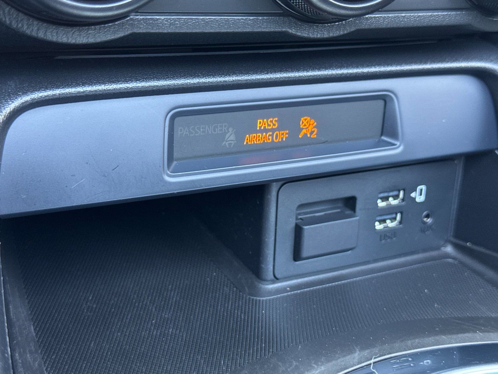 Used 2022 MAZDA MX-5 Miata Sport RWD image 32