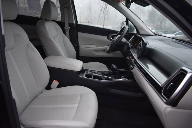 Used 2025 Kia Sorento S image 13