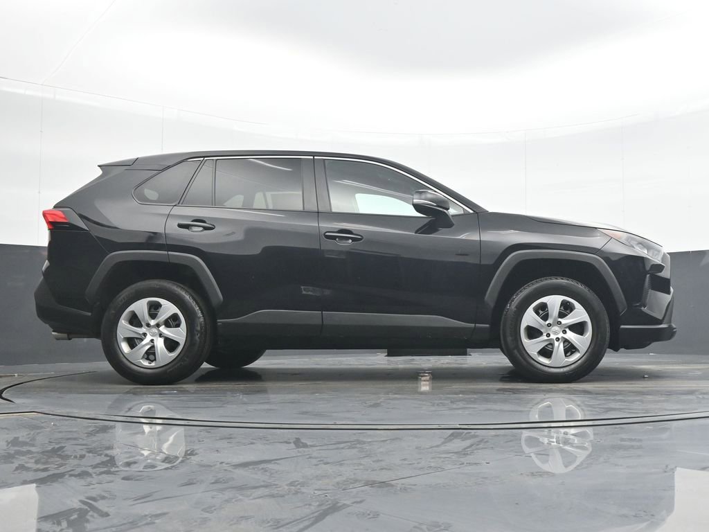Used 2022 Toyota RAV4 LE image 31