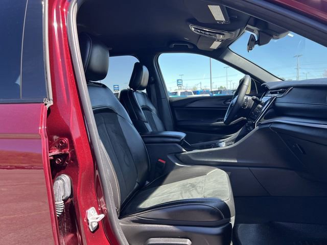 Used 2025 Jeep Grand Cherokee Altitude AWD/4WD image 19