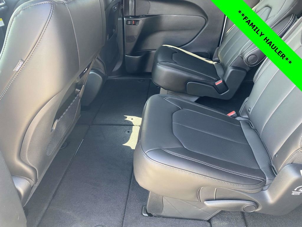 New 2026 Chrysler Pacifica Select image 40