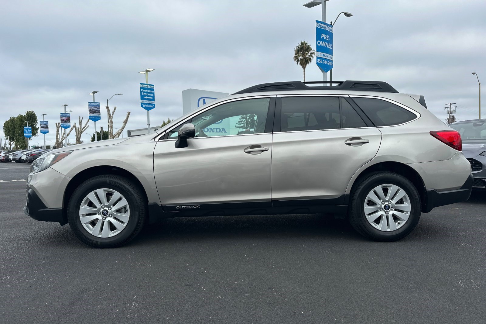 Used 2019 Subaru Outback 2.5i Premium w/ Popular Package #2 AWD/4WD image 2
