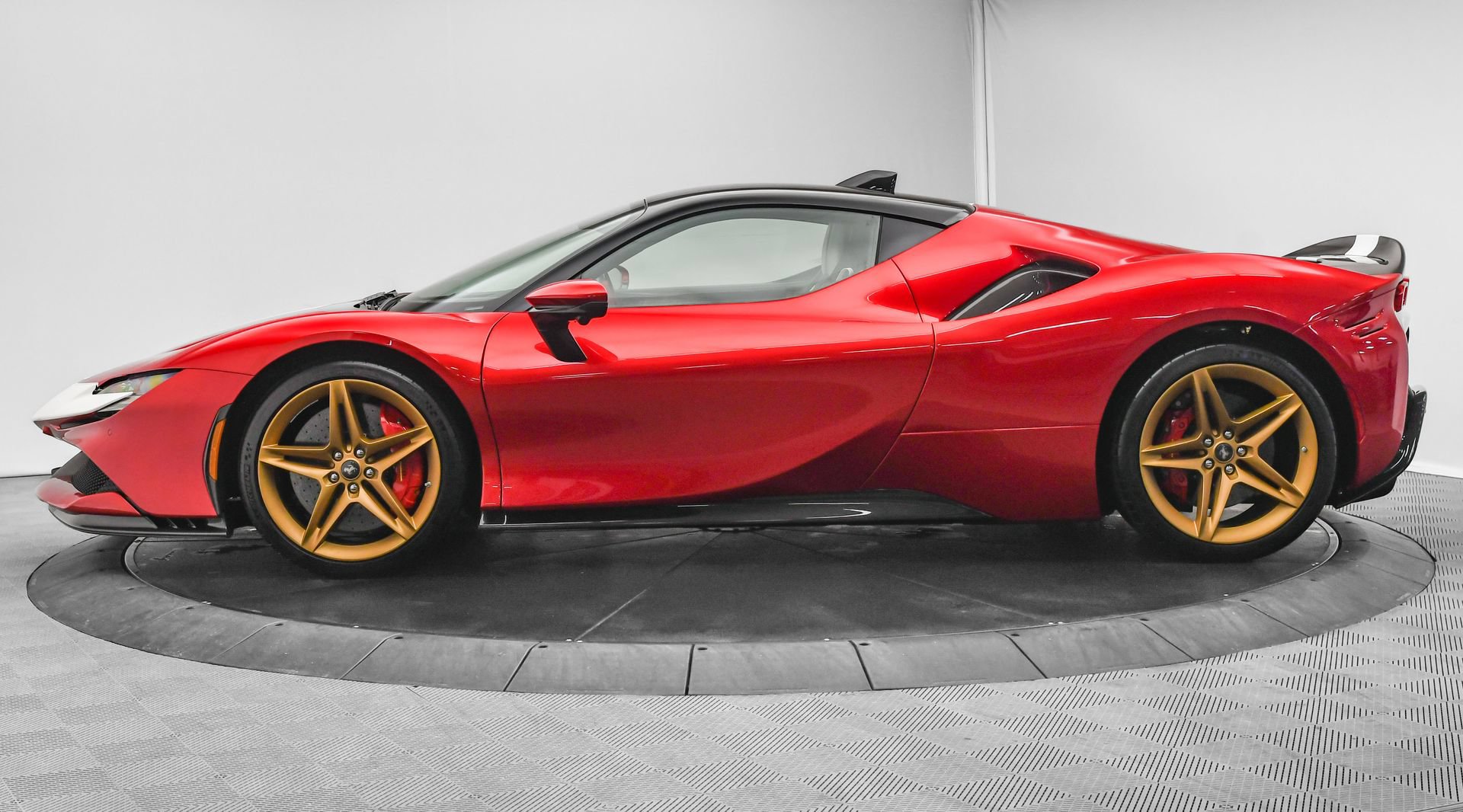 Used 2023 Ferrari SF90 Stradale AWD/4WD image 4