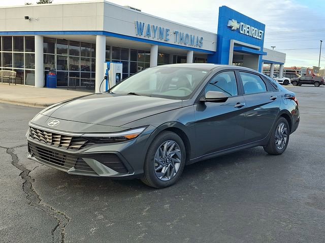 Used 2024 Hyundai Elantra Blue image 3