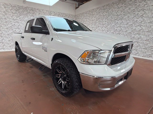 Used 2022 RAM 1500 Classic SLT AWD/4WD image 9