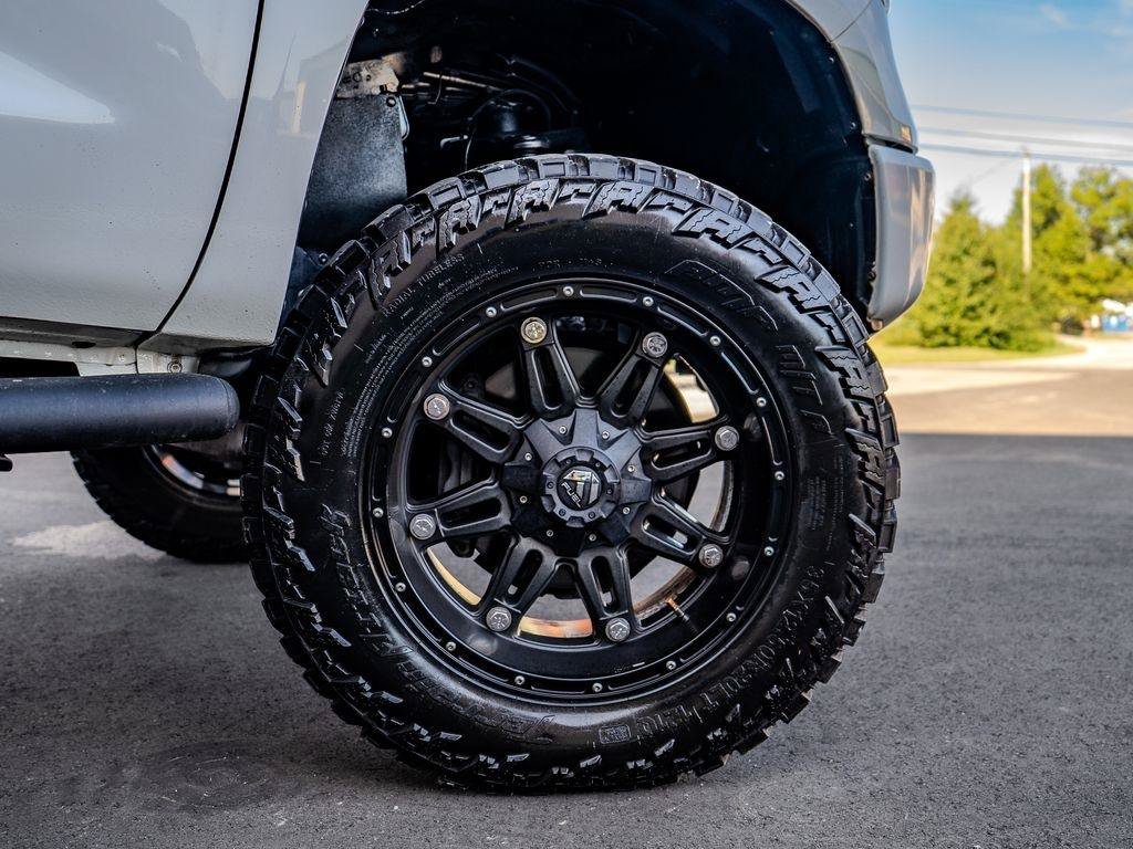 Used 2017 Toyota Tundra SR5 w/ SR5 Upgrade Package AWD/4WD image 9