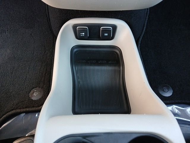 Used 2017 Chrysler Pacifica Touring w/ Tire & Wheel Group FWD image 40
