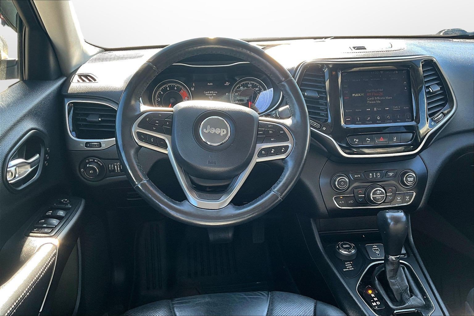Used 2019 Jeep Cherokee Limited w/ Luxury Group AWD/4WD image 5
