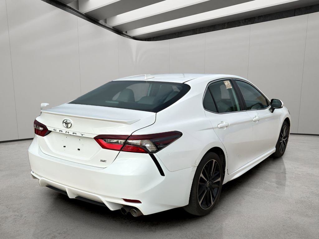 Used 2022 Toyota Camry SE image 4