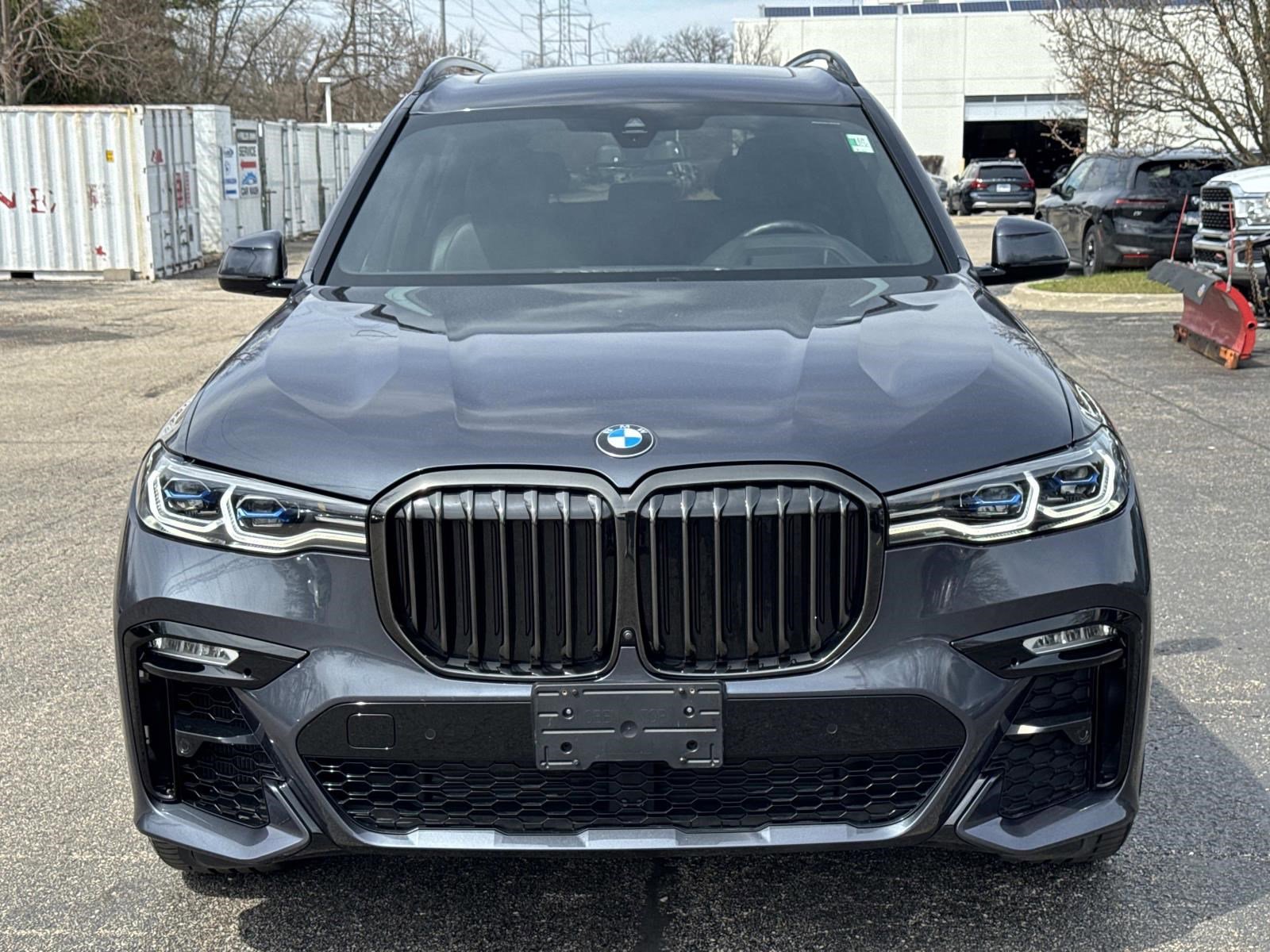 Used 2022 BMW X7 M50i w/ Executive Package image 2
