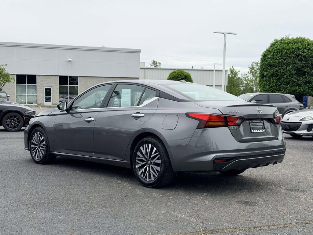 Used 2025 Nissan Altima 2.5 SV FWD image 21
