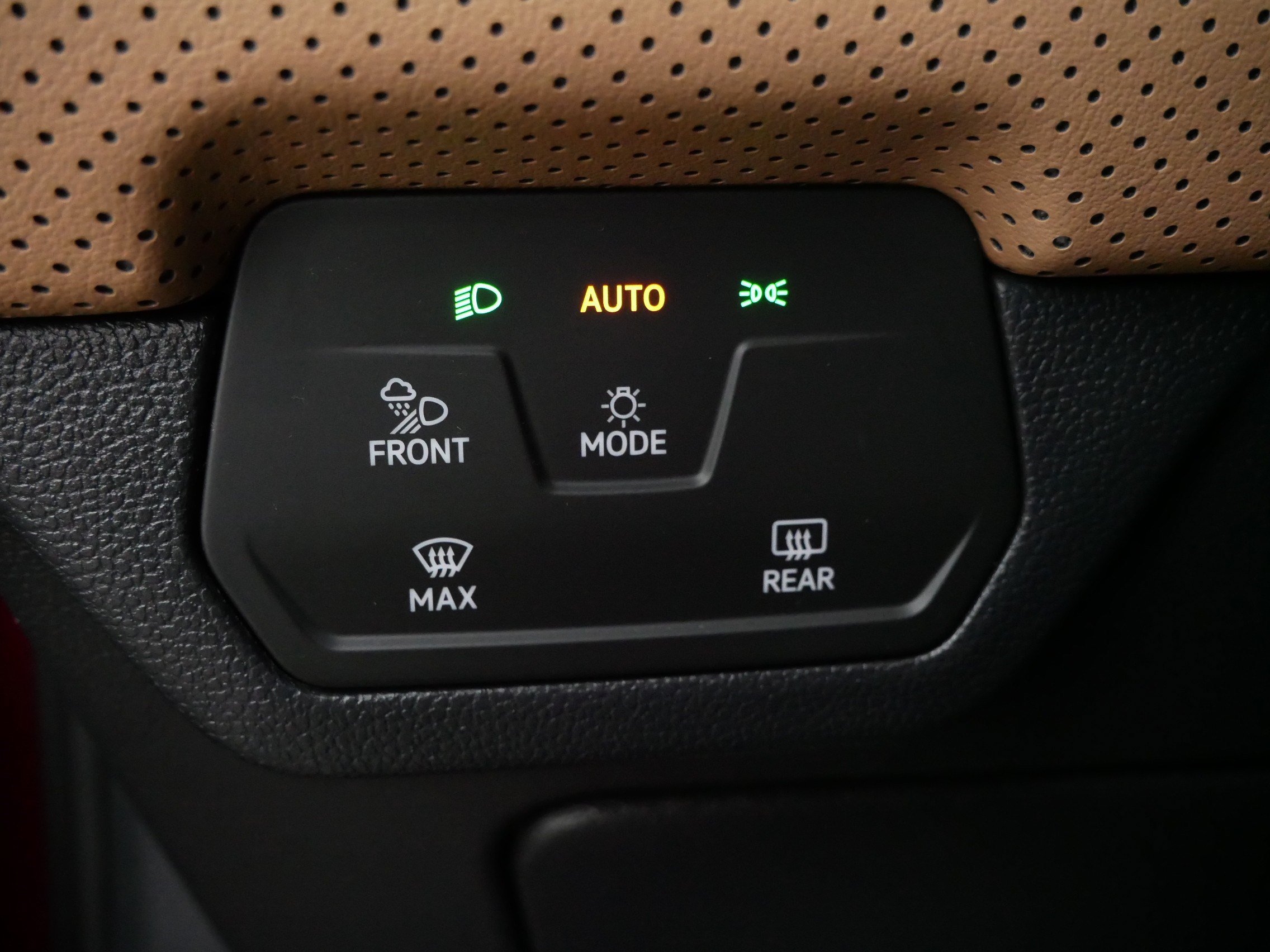Certified 2025 Volkswagen Atlas Cross Sport SEL R-Line AWD/4WD image 27