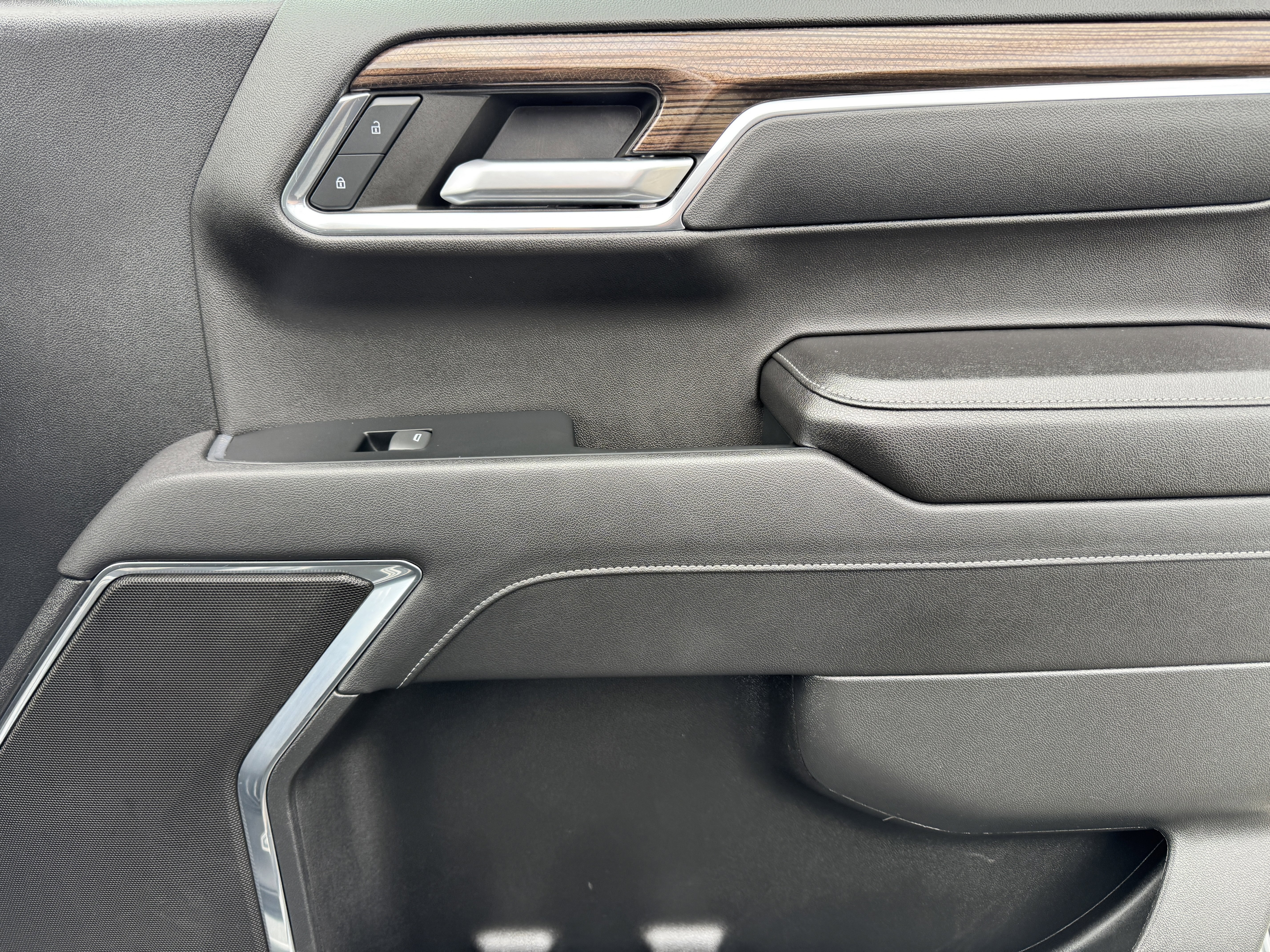 Used 2023 Chevrolet Silverado 1500 LT image 25