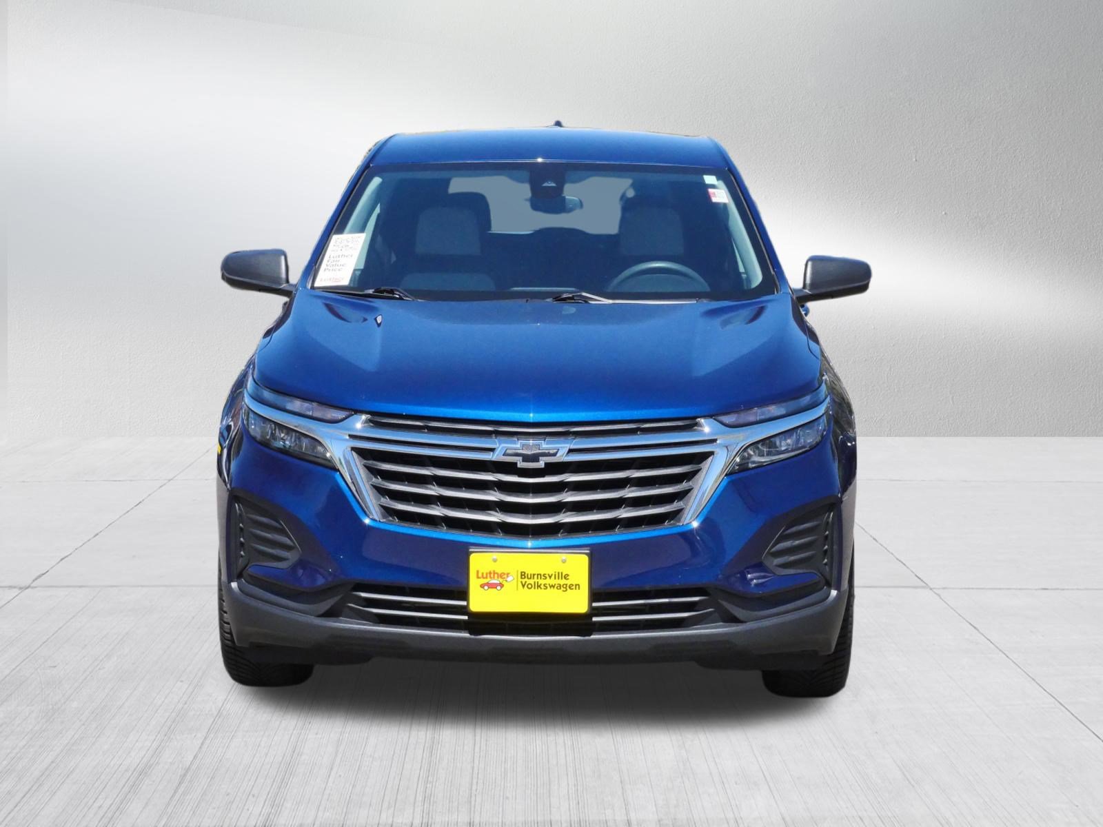Used 2023 Chevrolet Equinox LS w/ LS Convenience Package AWD/4WD image 2