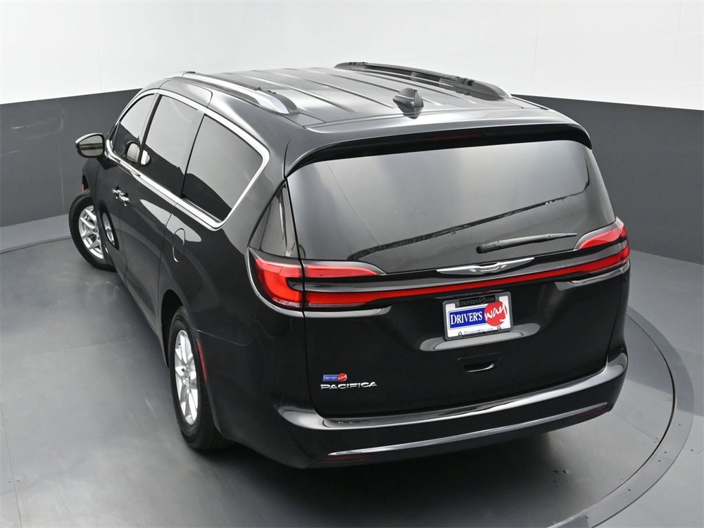 Used 2021 Chrysler Pacifica Touring-L image 36