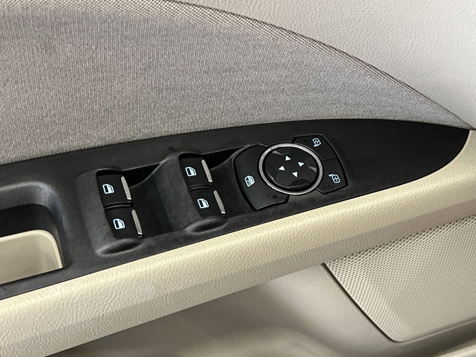 Used 2019 Ford Fusion SE image 13