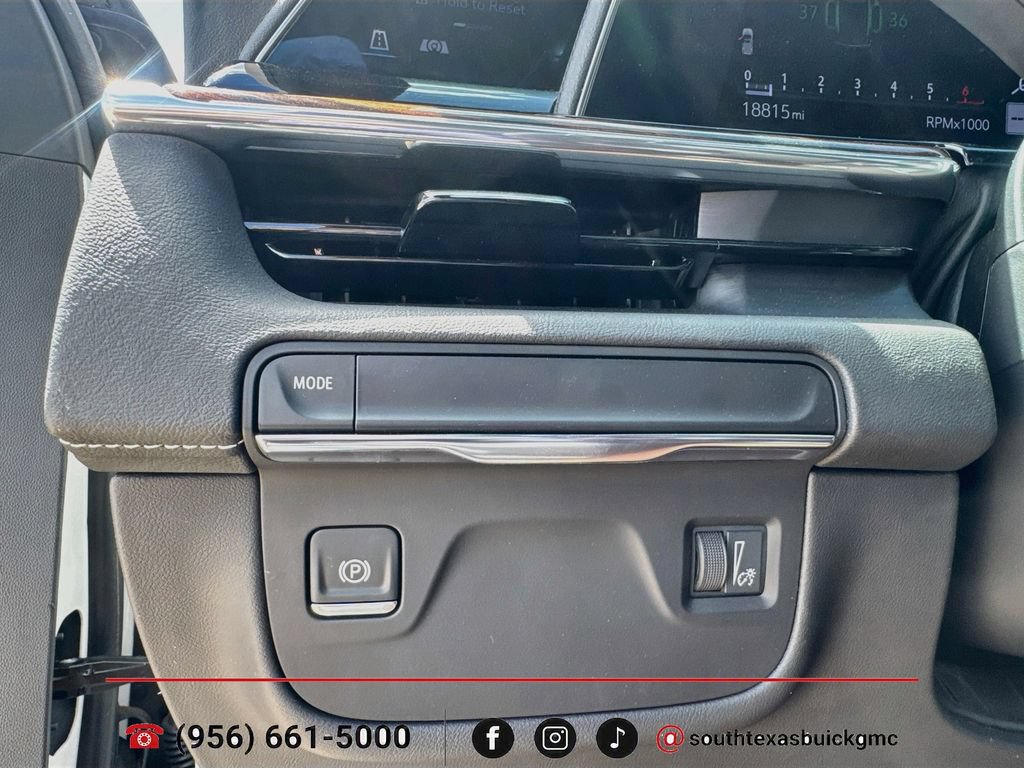 Used 2024 Cadillac Escalade Luxury RWD image 23