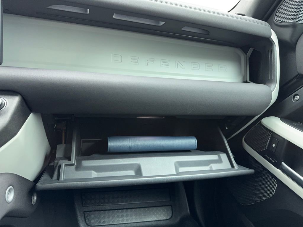 Used 2022 Land Rover Defender 110 S image 33