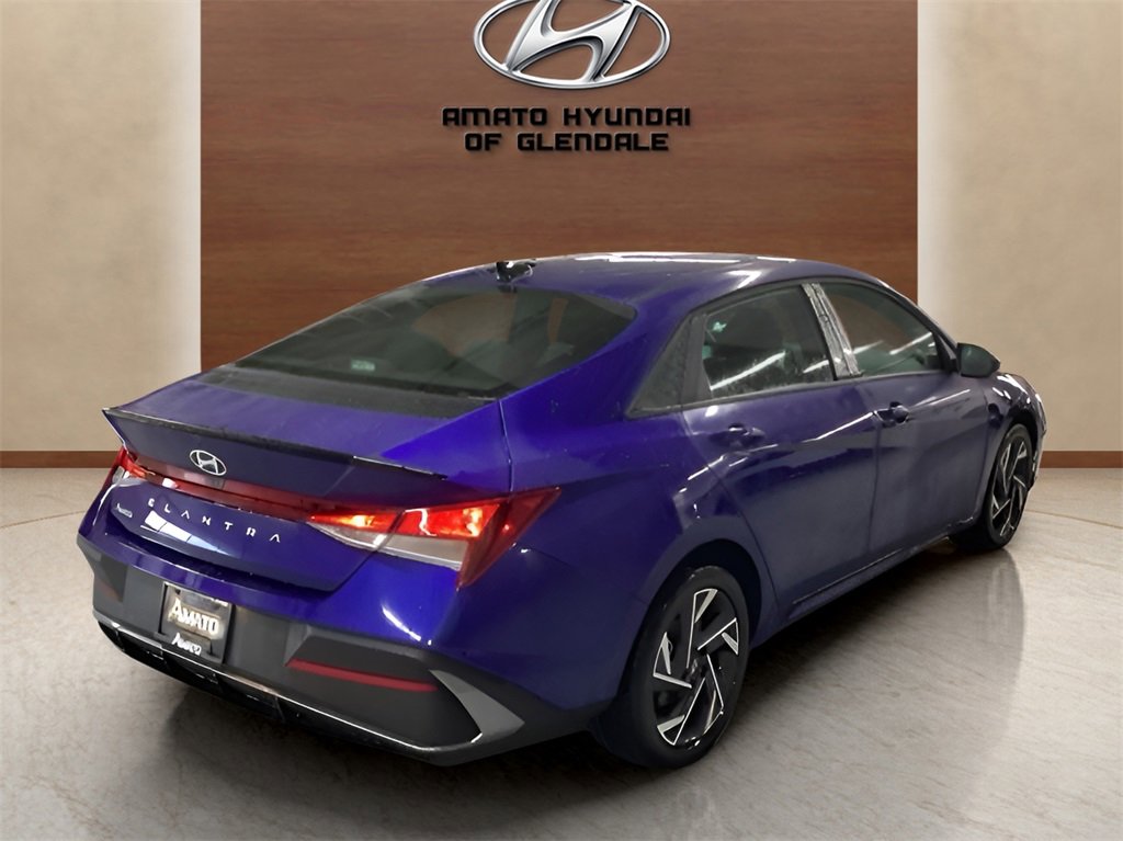 Used 2025 Hyundai Elantra Sport image 5
