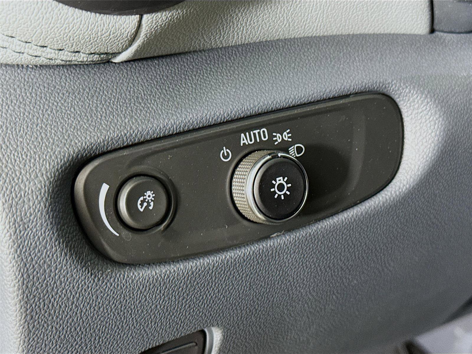 Used 2020 Chevrolet Blazer LT image 11