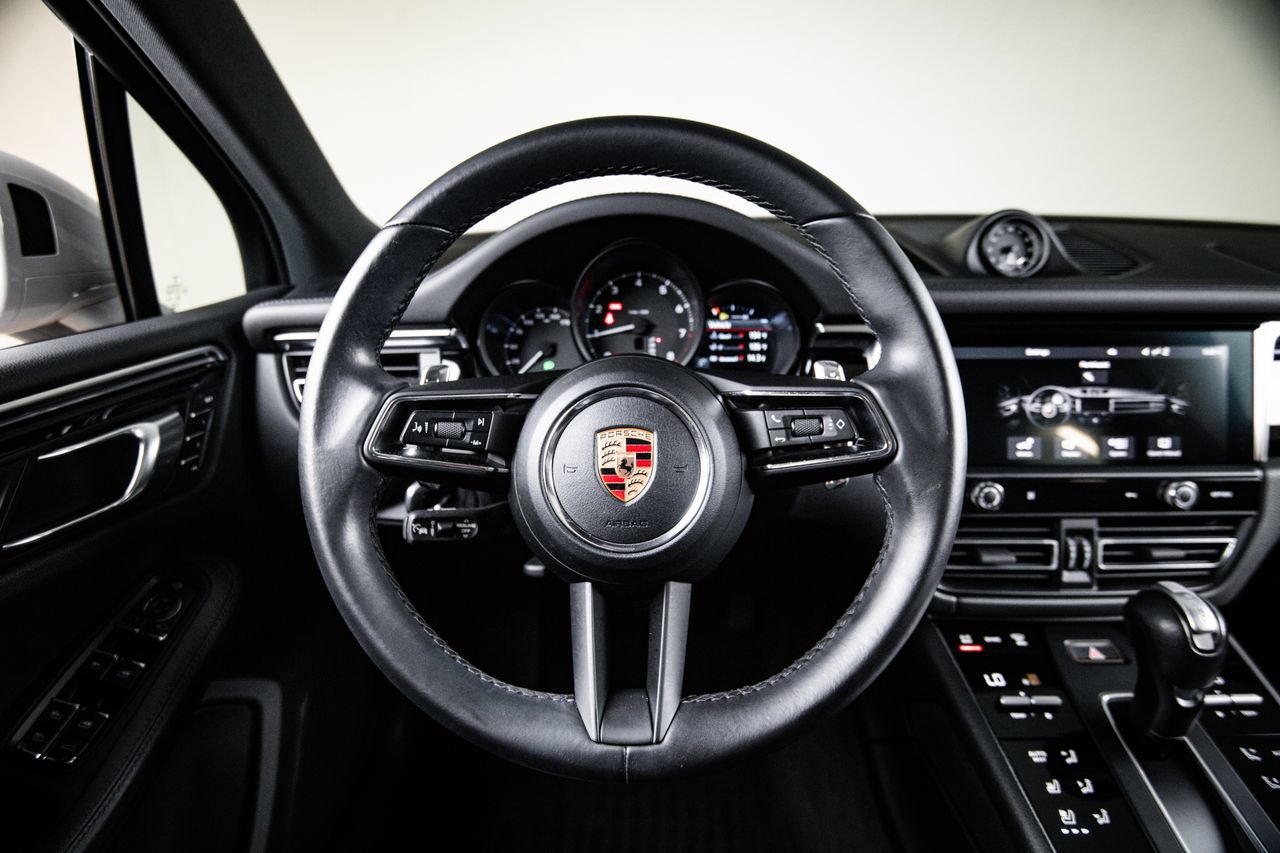 Certified 2023 Porsche Macan AWD/4WD image 26