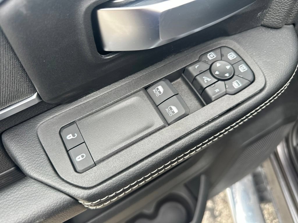 New 2026 RAM 3500 Big Horn AWD/4WD image 12