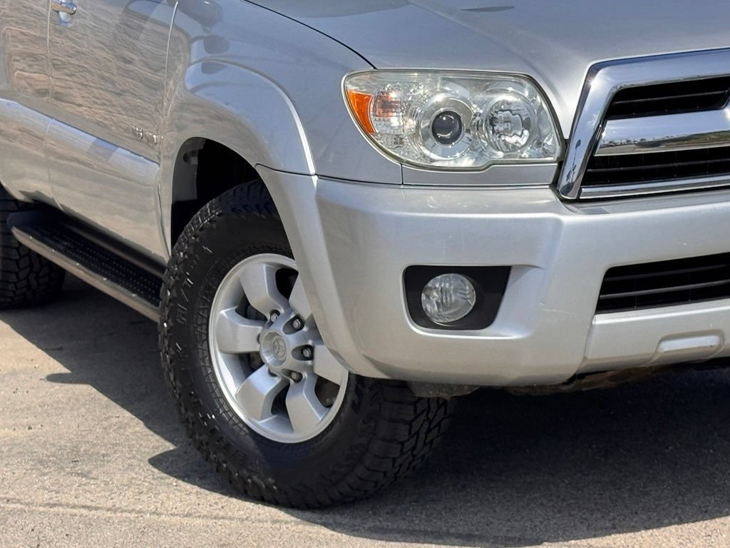 Used 2007 Toyota 4Runner SR5 AWD/4WD image 4
