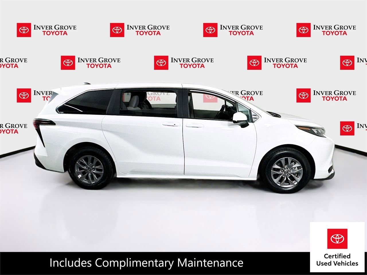 Certified 2024 Toyota Sienna LE image 4