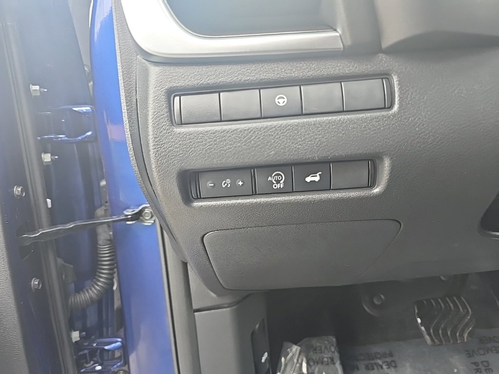 Used 2023 Nissan Rogue SV w/ SV Premium B Package image 22