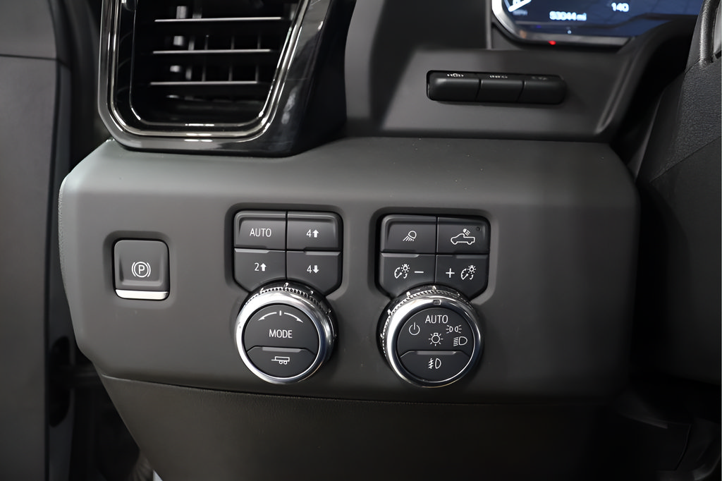 Used 2025 GMC Sierra 2500 AT4 w/ Technology Package AWD/4WD image 19