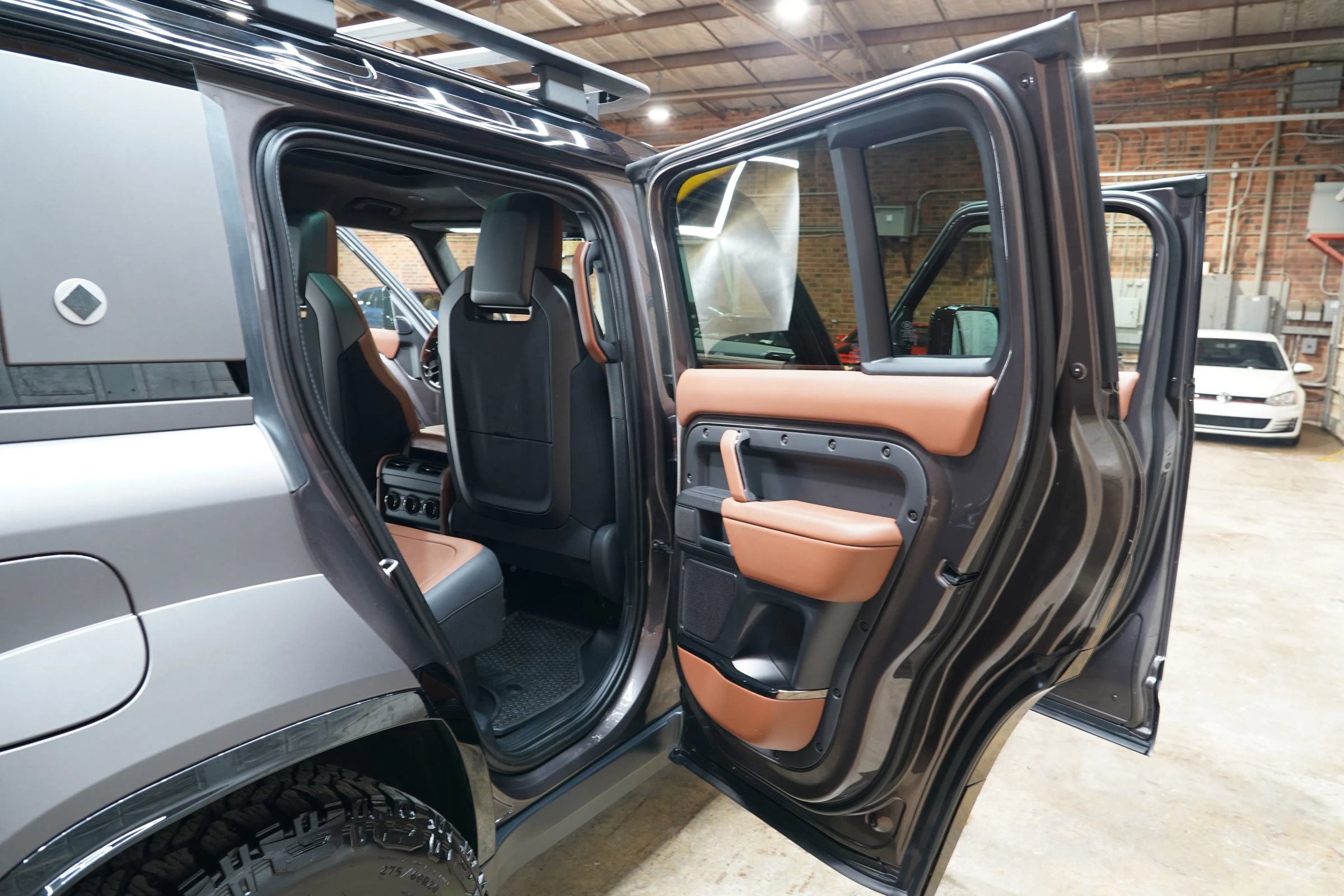 Used 2025 Land Rover Defender 110 image 57