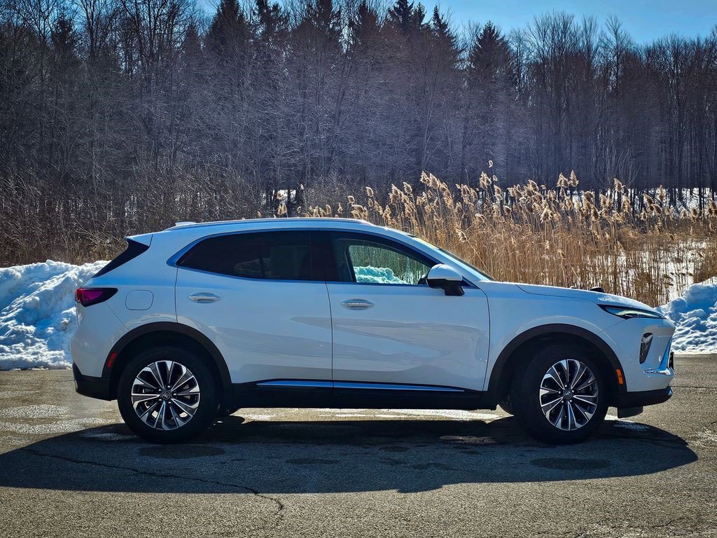 Certified 2025 Buick Envision Preferred image 2