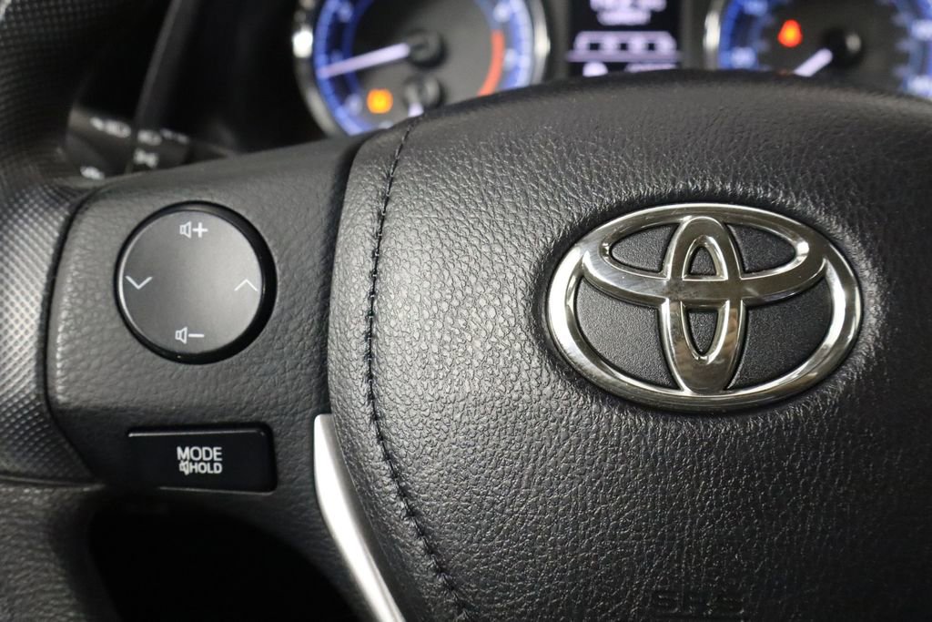 Used 2017 Toyota Corolla LE FWD image 8