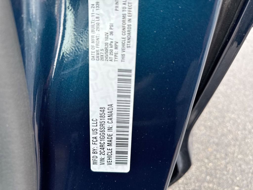 Used 2025 Chrysler Pacifica Limited image 30