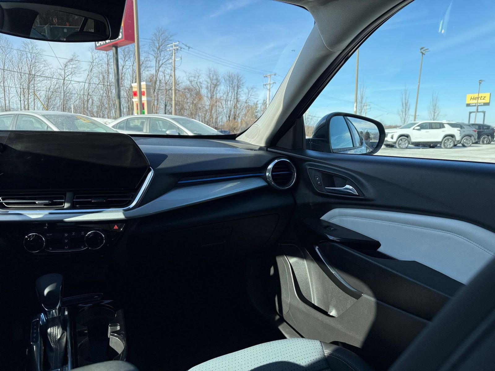 Used 2025 Chevrolet Trax LT w/ LT Convenience Package image 35