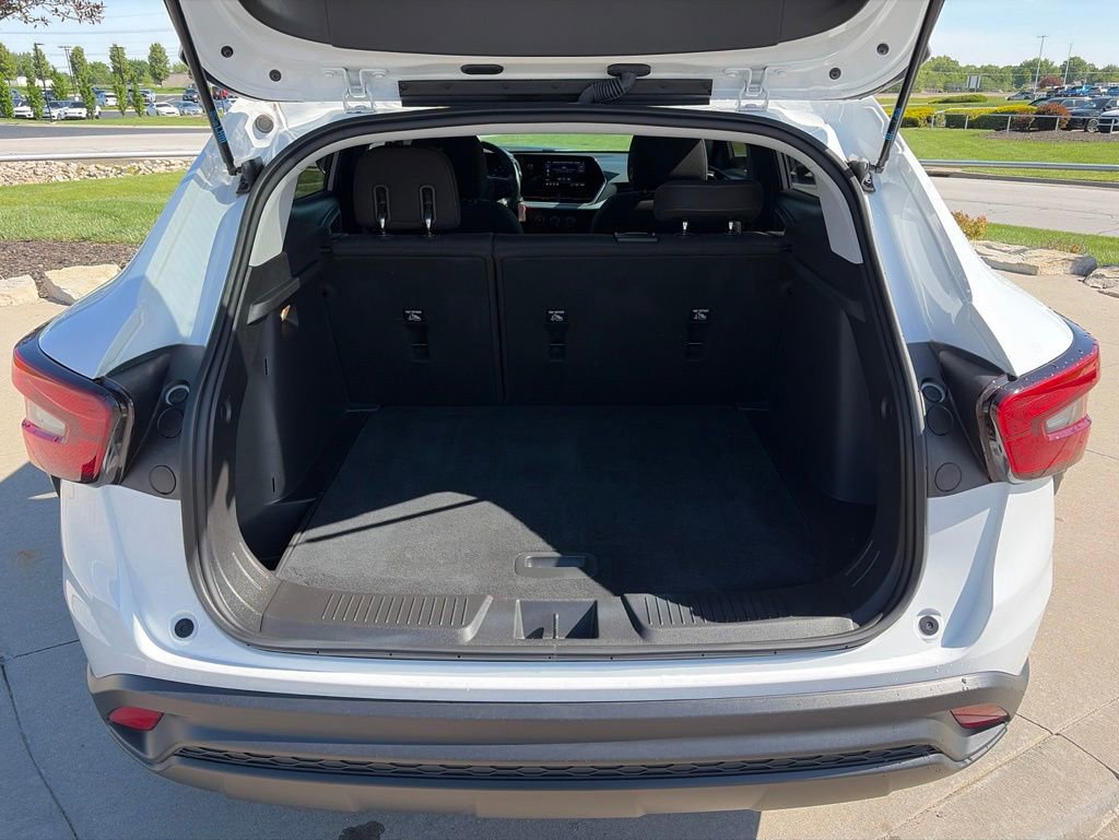 Used 2024 Chevrolet Trax LS w/ LS Convenience Package FWD image 46