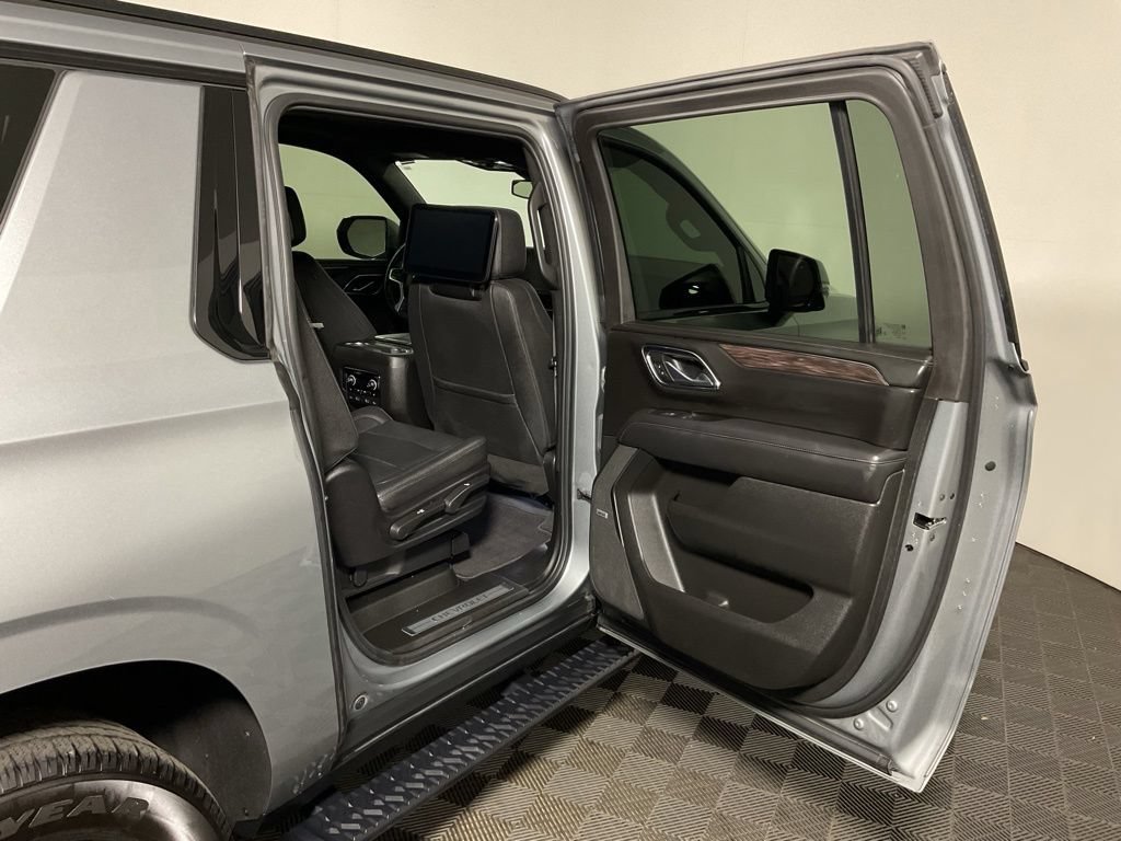 Used 2024 Chevrolet Suburban Z71 w/ Luxury Package AWD/4WD image 36